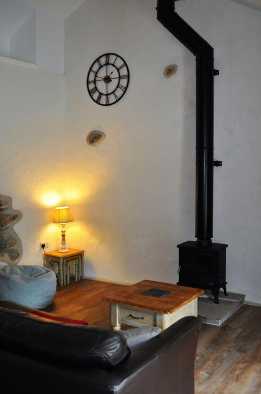 The Barn At Cae Bach Villa Gwalchmai Bagian luar foto